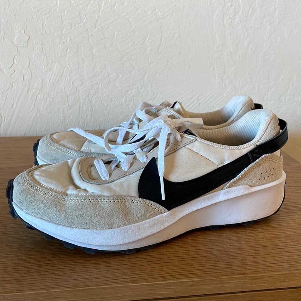 Women’s Nike Waffle Debut in Sand/Black Size 10
